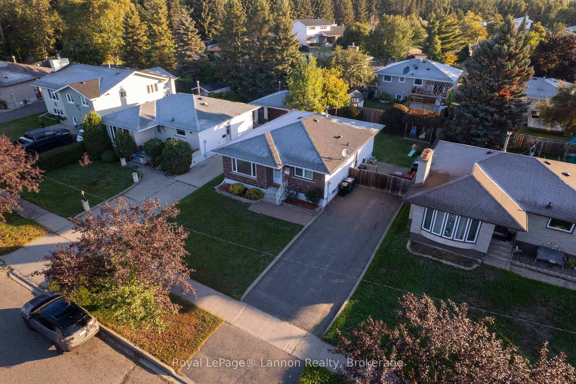 Photo 5 of 376 Ryerson Crescent, Thunder Bay, College Park — HOMEH