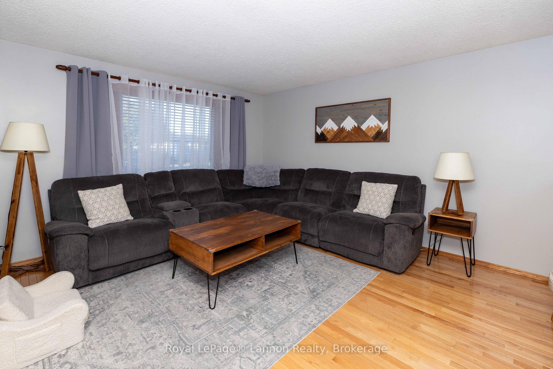 Photo 12 of 376 Ryerson Crescent, Thunder Bay, College Park — HOMEH