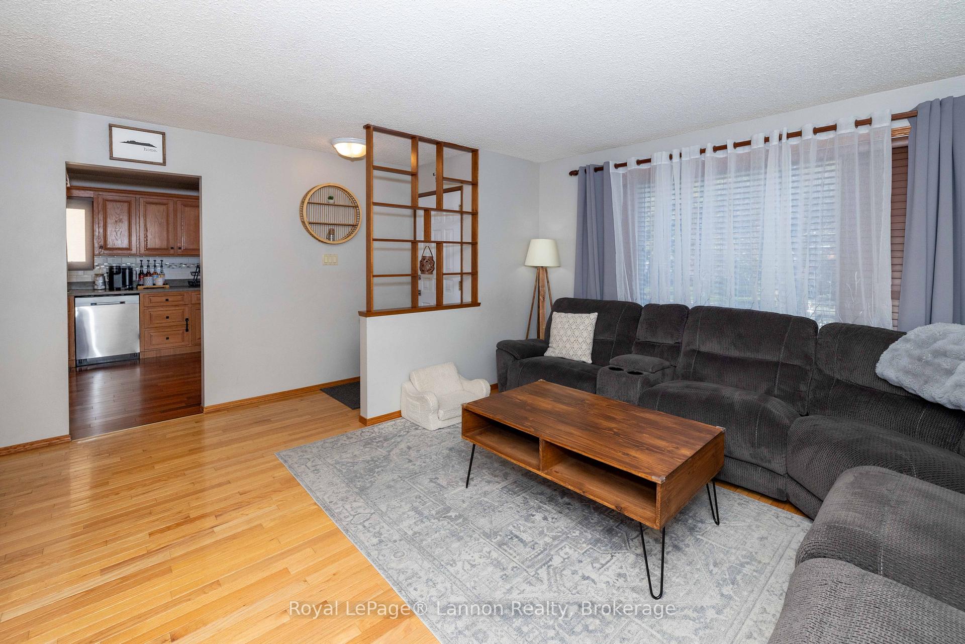 Photo 13 of 376 Ryerson Crescent, Thunder Bay, College Park — HOMEH