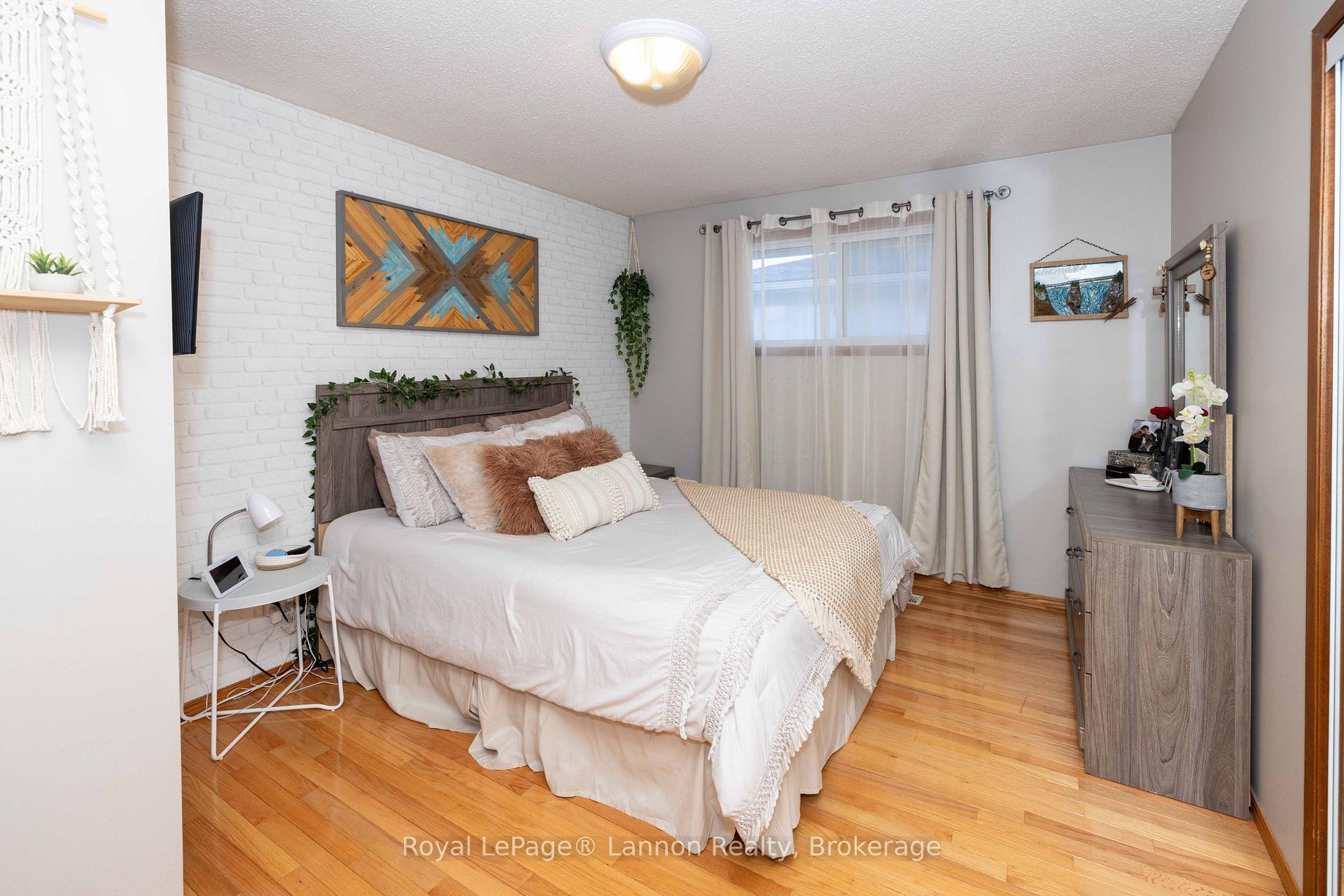 Photo 14 of 376 Ryerson Crescent, Thunder Bay, College Park — HOMEH