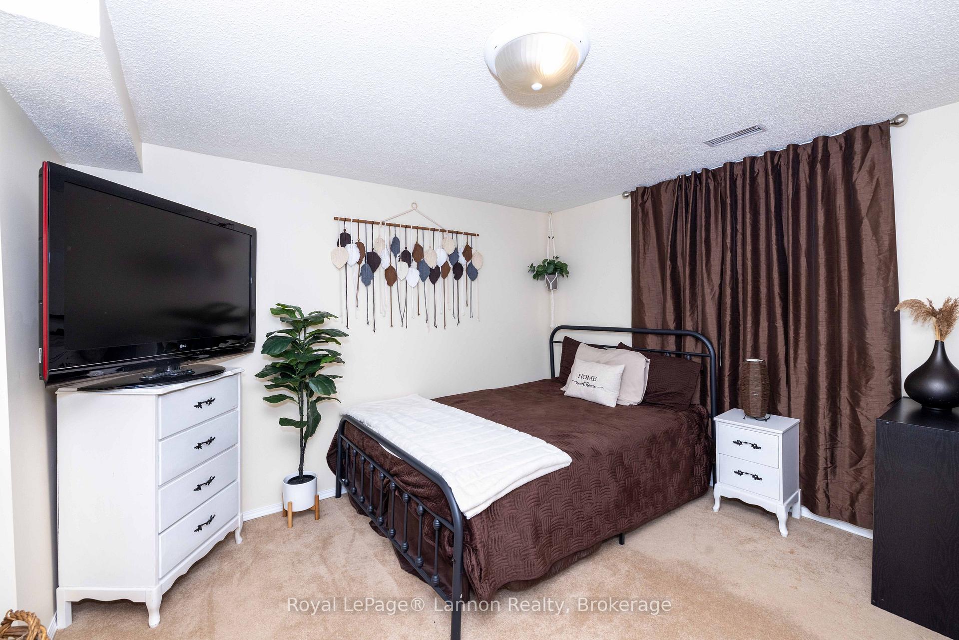 Photo 23 of 376 Ryerson Crescent, Thunder Bay, College Park — HOMEH