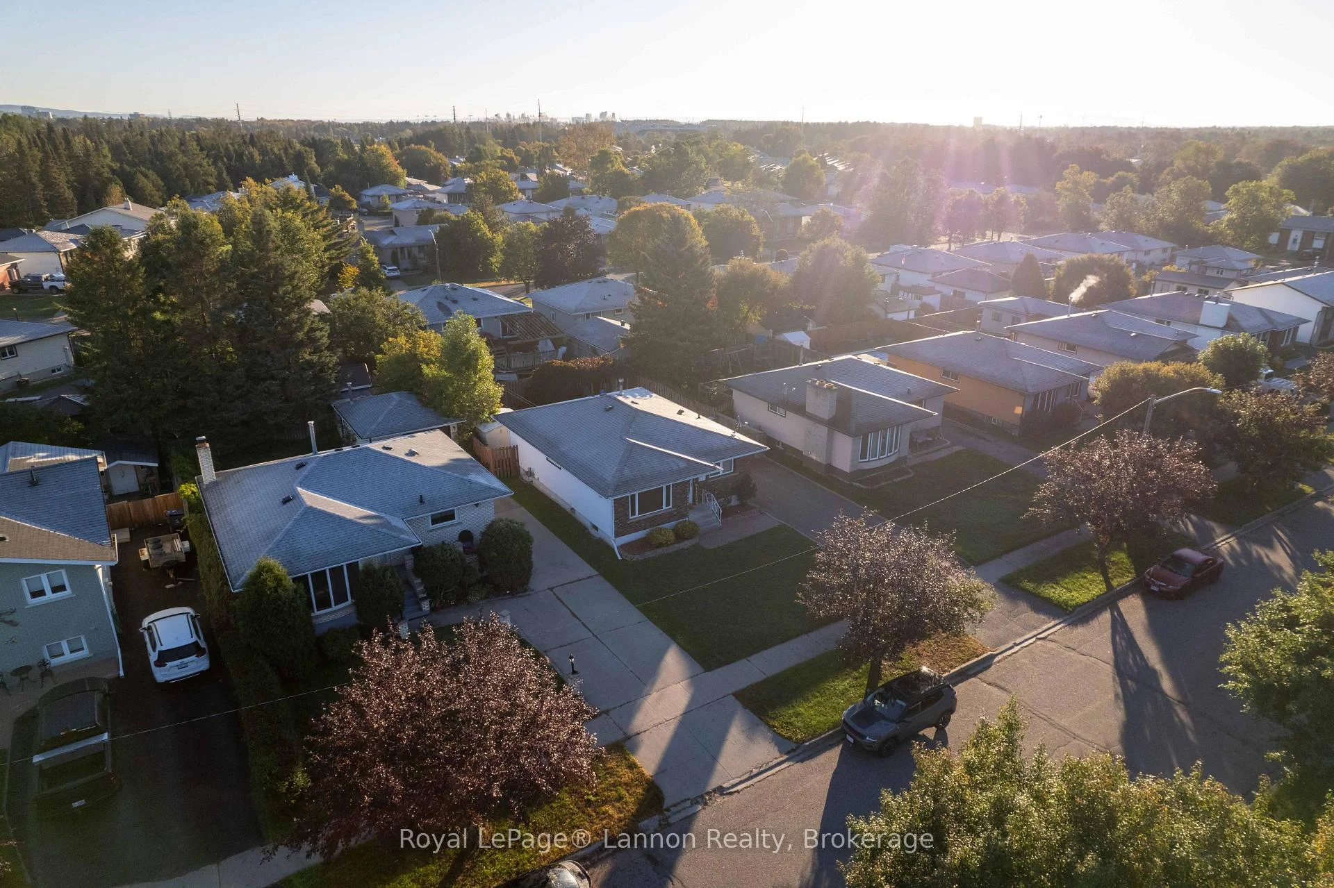 Photo 34 of 376 Ryerson Crescent, Thunder Bay, College Park — HOMEH