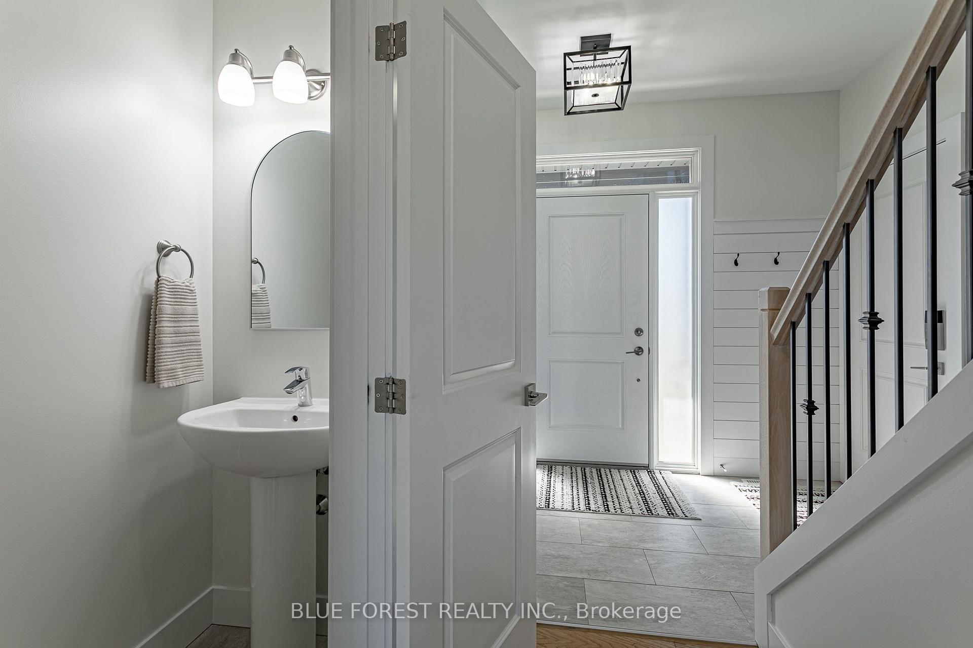 Photo 10 of 106 Spencer Avenue, Lucan Biddulph, Lucan — HOMEH