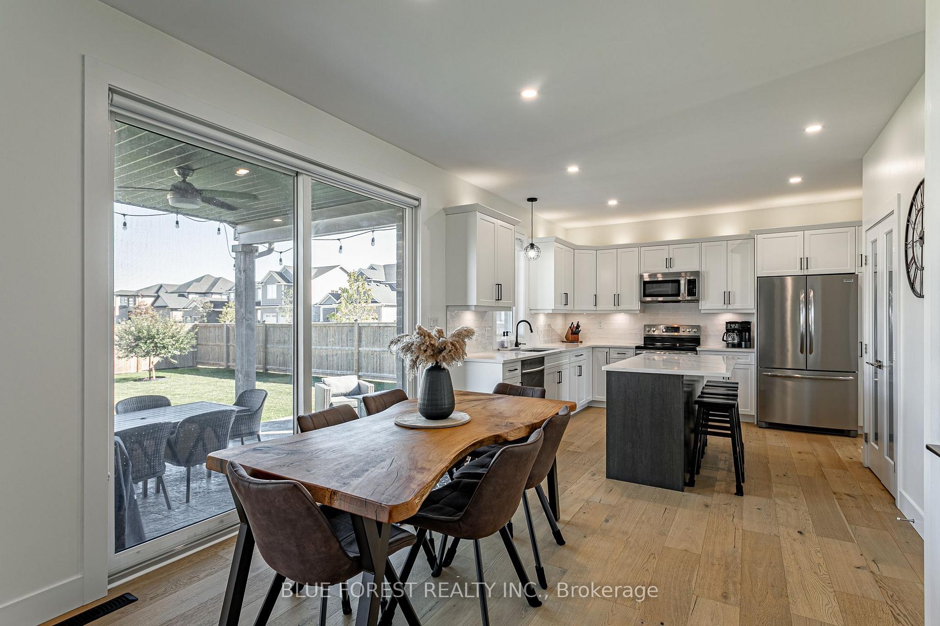 Photo 19 of 106 Spencer Avenue, Lucan Biddulph, Lucan — HOMEH