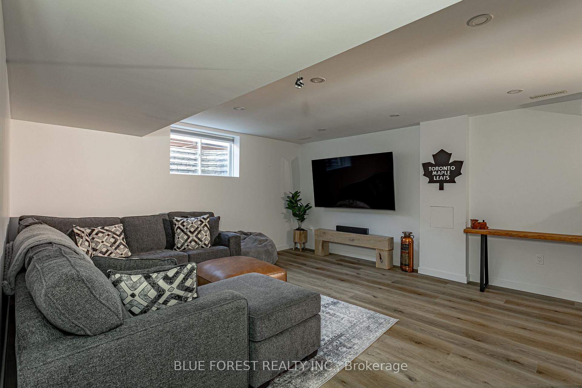 Photo 36 of 106 Spencer Avenue, Lucan Biddulph, Lucan — HOMEH