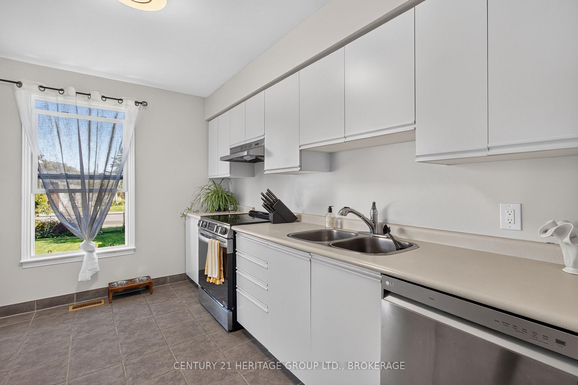 Photo 15 of 71 Rose Abbey Drive, Kingston, Kingston East (Incl Barret Crt) — HOMEH