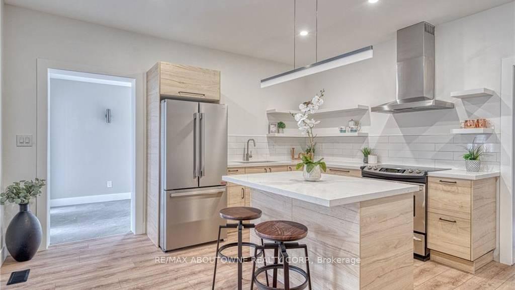 Photo 9 of 43 Crooks Street, Hamilton, Strathcona — HOMEH