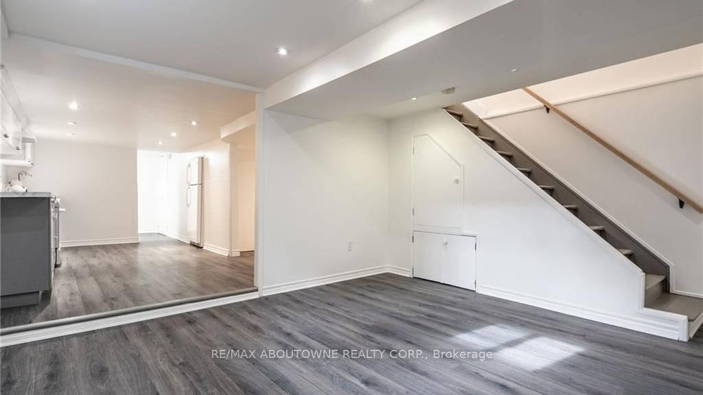Photo 17 of 43 Crooks Street, Hamilton, Strathcona — HOMEH