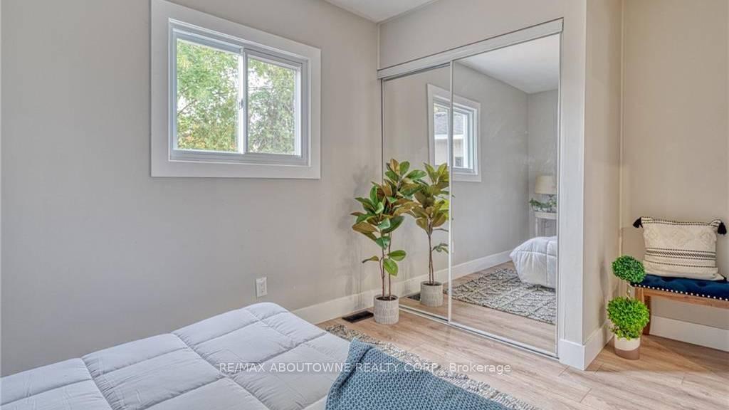 Photo 29 of 43 Crooks Street, Hamilton, Strathcona — HOMEH