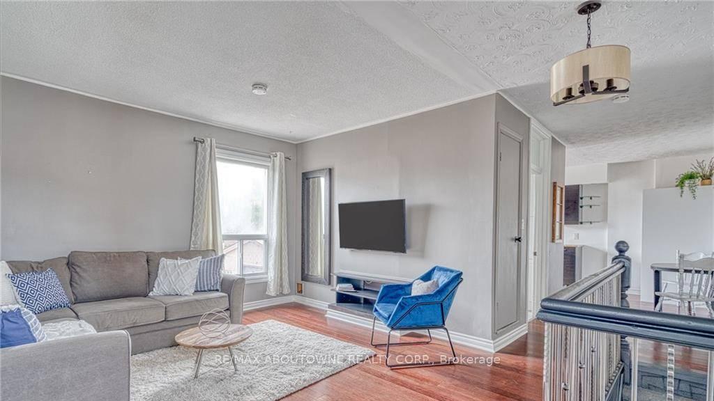 Photo 31 of 43 Crooks Street, Hamilton, Strathcona — HOMEH