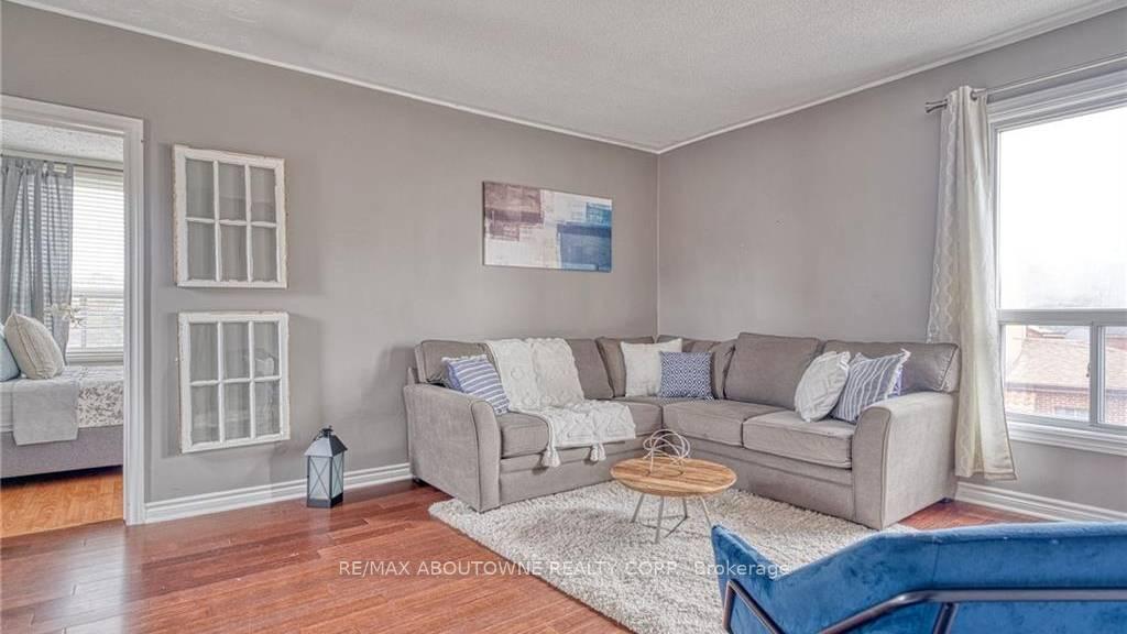 Photo 32 of 43 Crooks Street, Hamilton, Strathcona — HOMEH