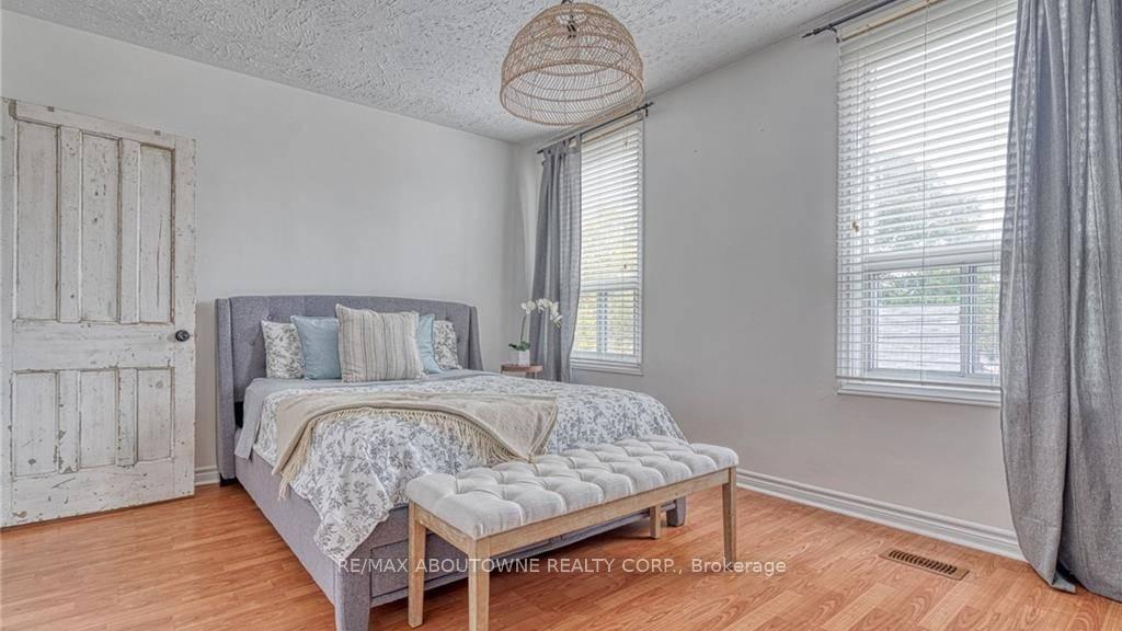 Photo 35 of 43 Crooks Street, Hamilton, Strathcona — HOMEH