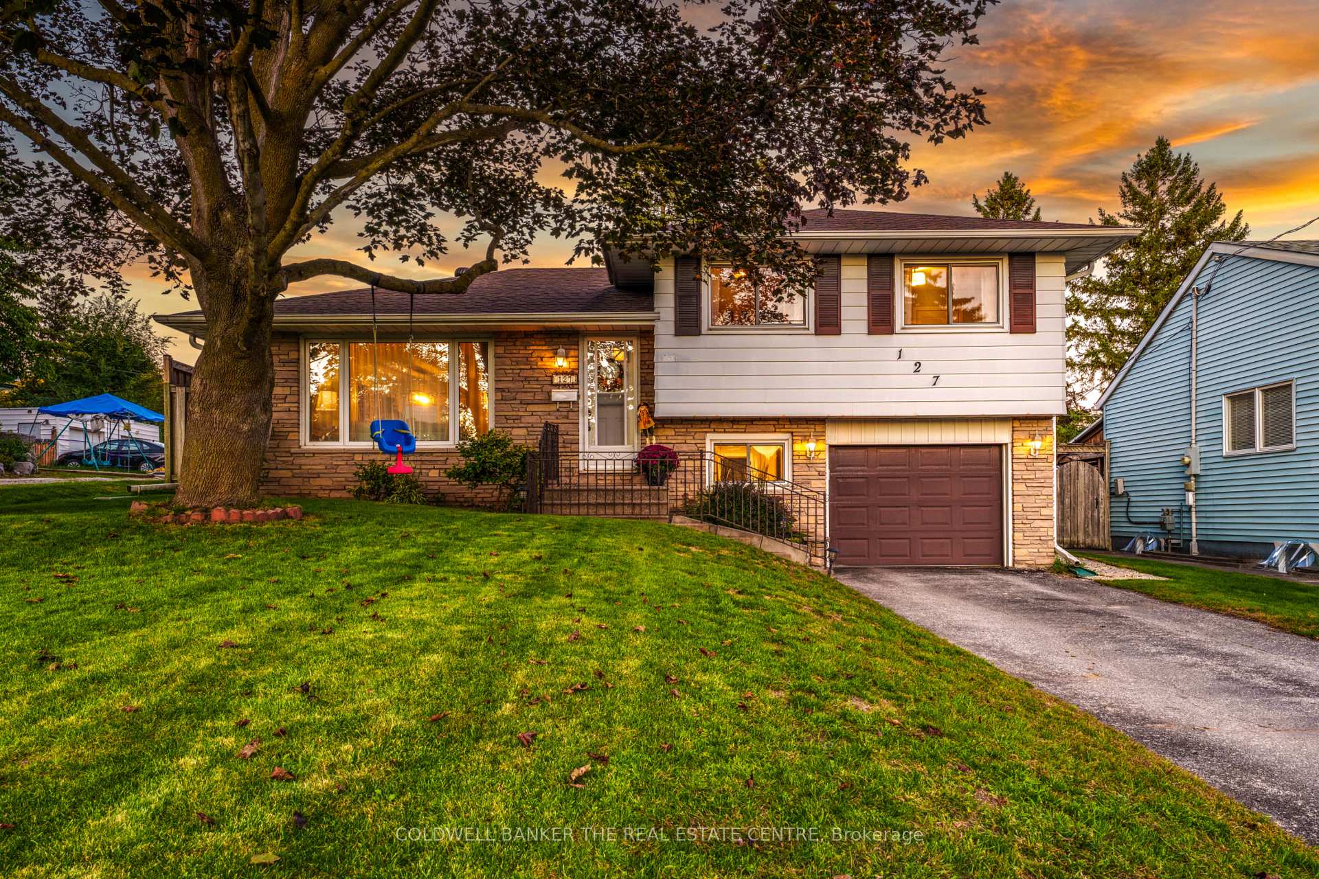 Photo 1 of 127 Roxborough Road, Newmarket, Gorham-College Manor — HOMEH