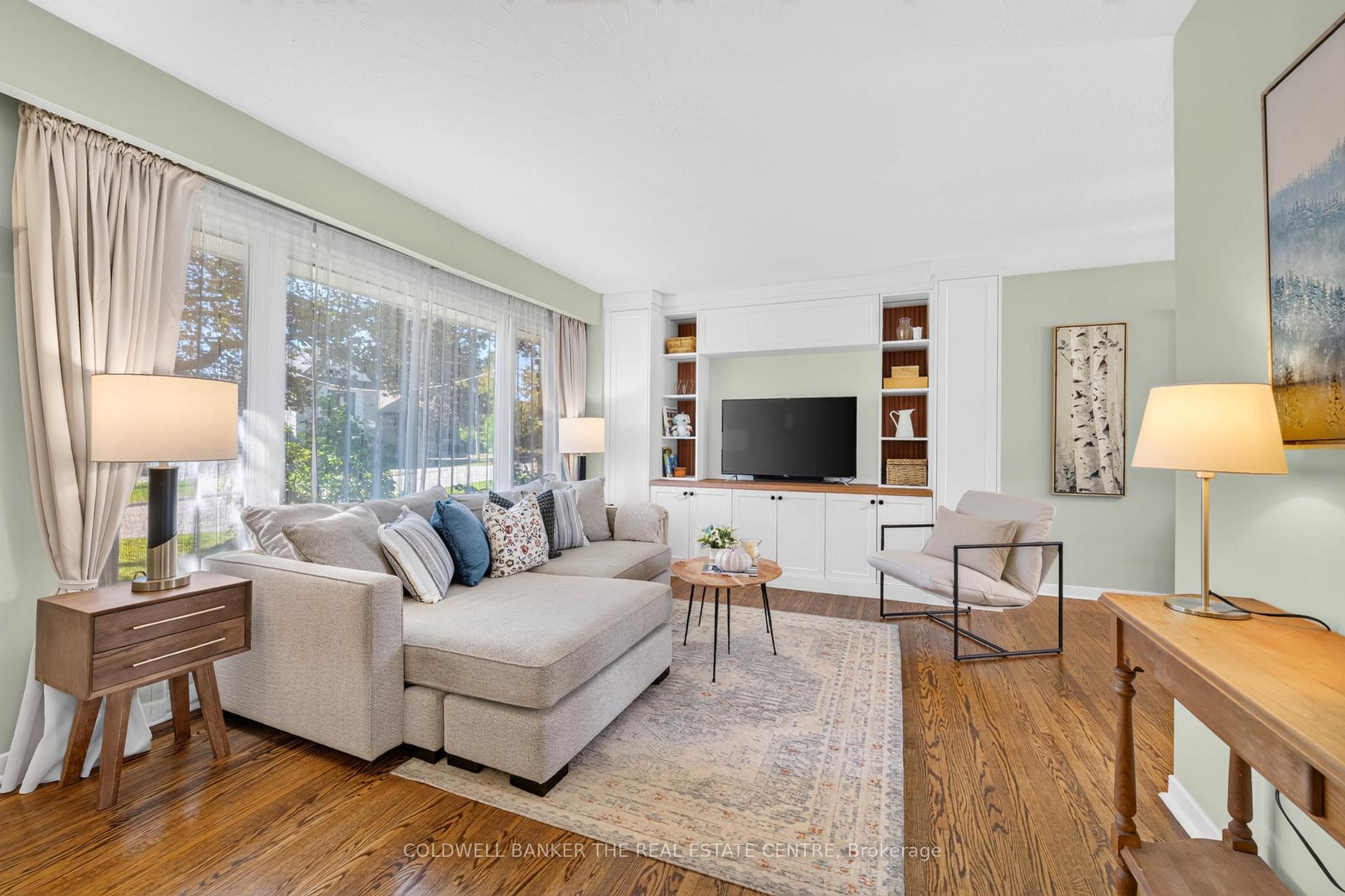Photo 4 of 127 Roxborough Road, Newmarket, Gorham-College Manor — HOMEH