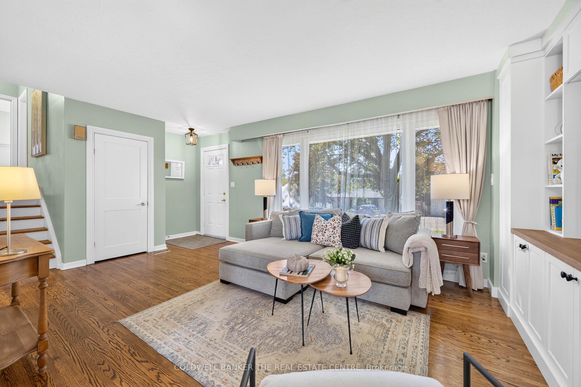 Photo 5 of 127 Roxborough Road, Newmarket, Gorham-College Manor — HOMEH
