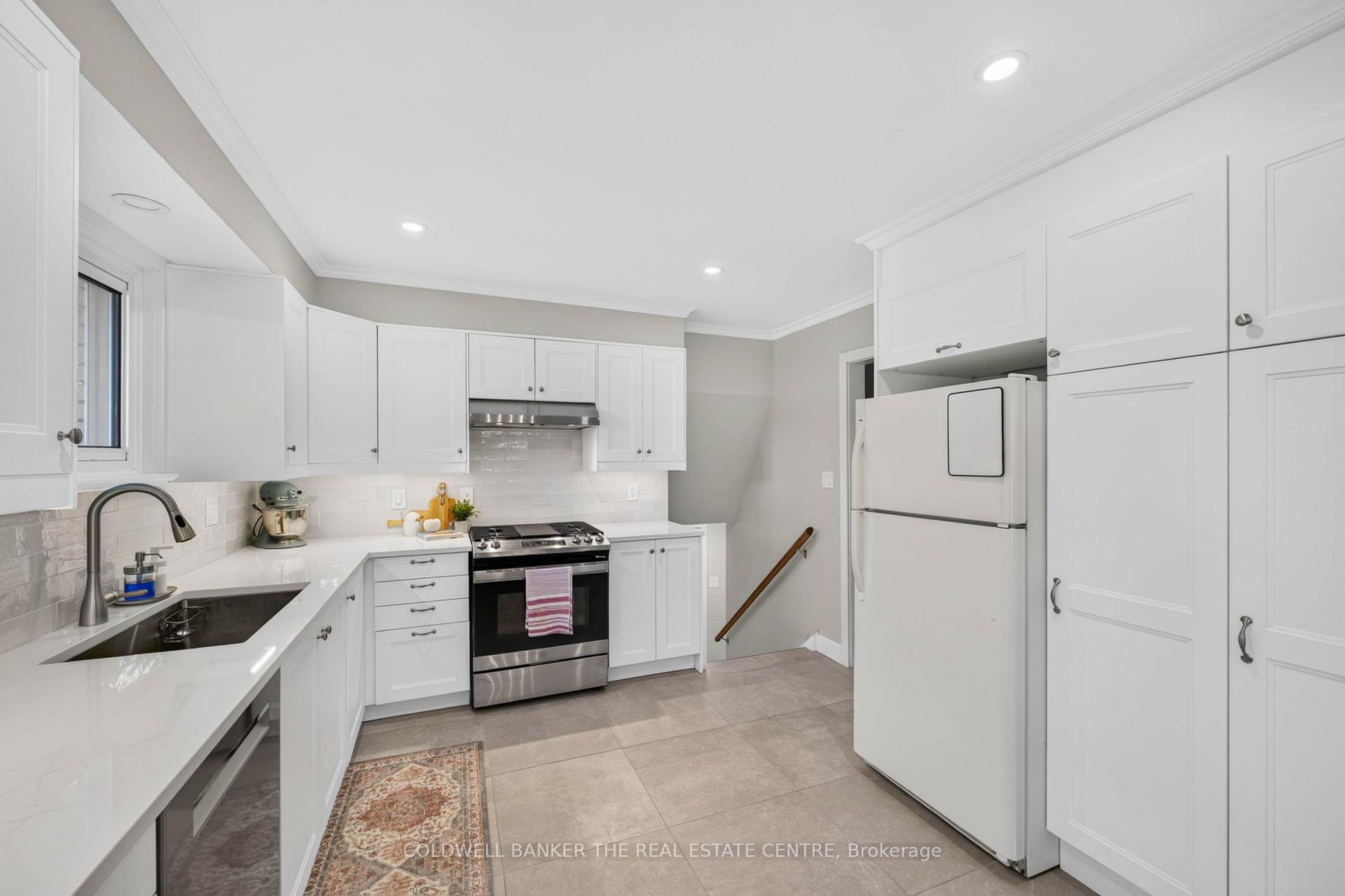Photo 6 of 127 Roxborough Road, Newmarket, Gorham-College Manor — HOMEH