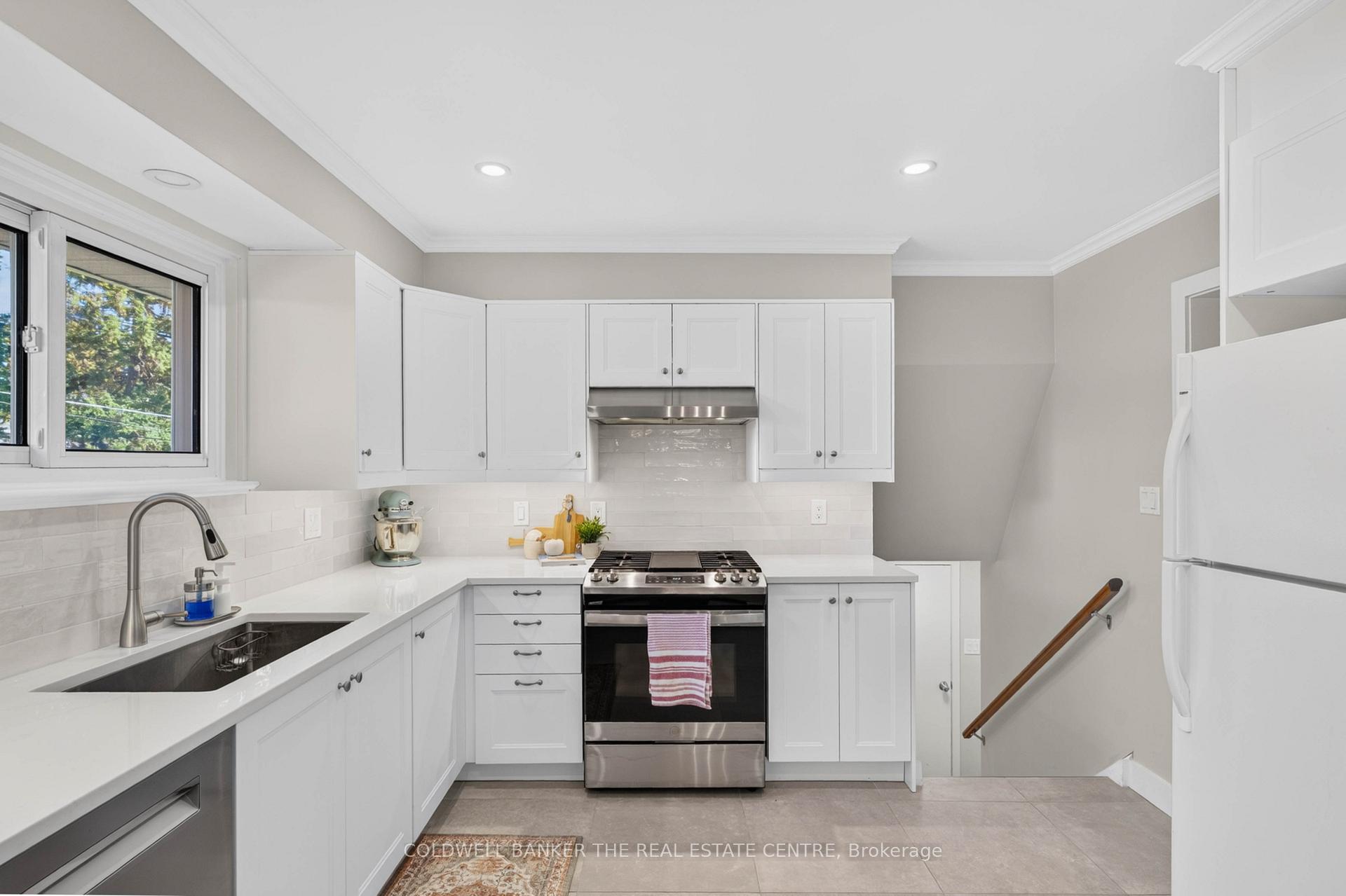 Photo 7 of 127 Roxborough Road, Newmarket, Gorham-College Manor — HOMEH