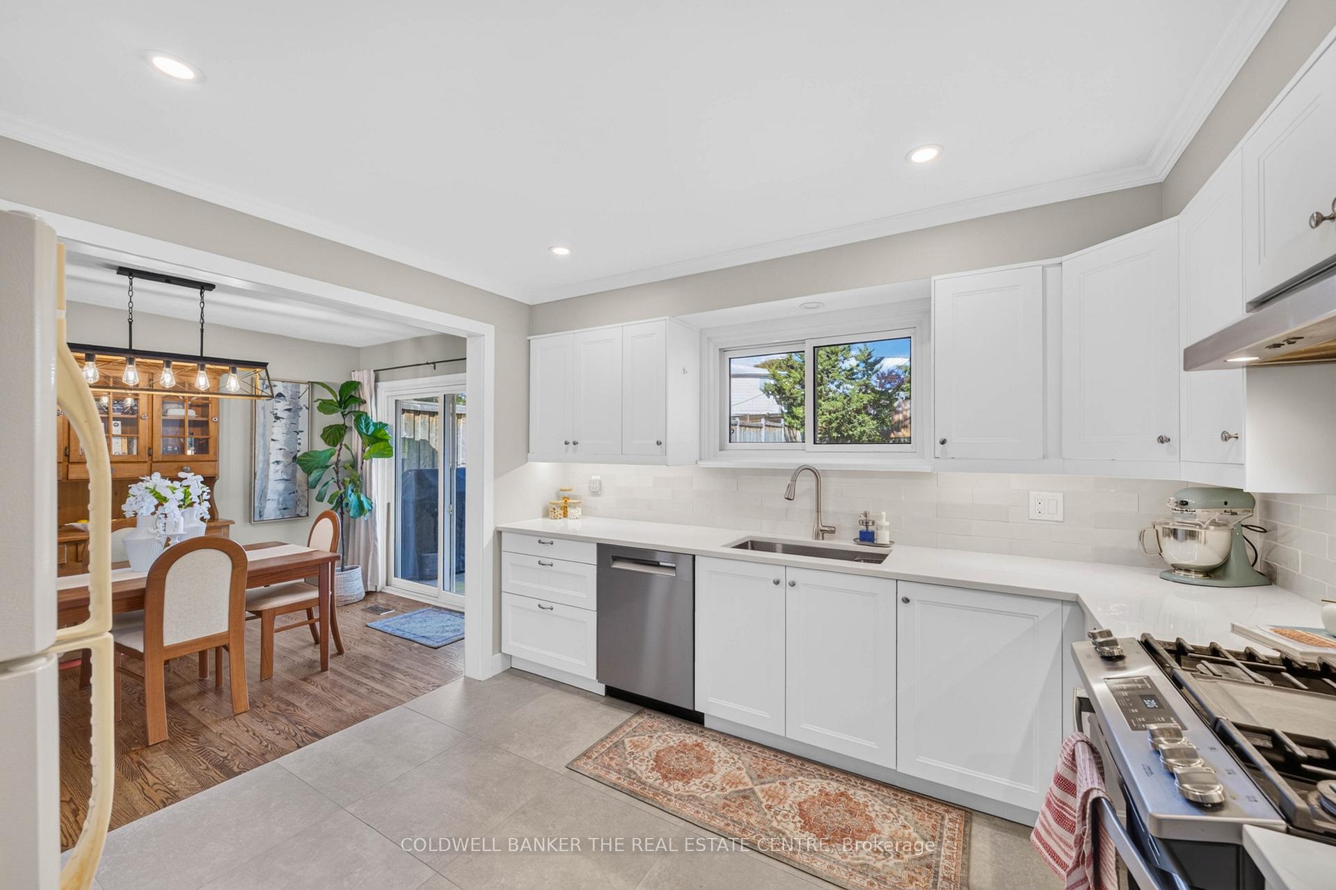 Photo 8 of 127 Roxborough Road, Newmarket, Gorham-College Manor — HOMEH