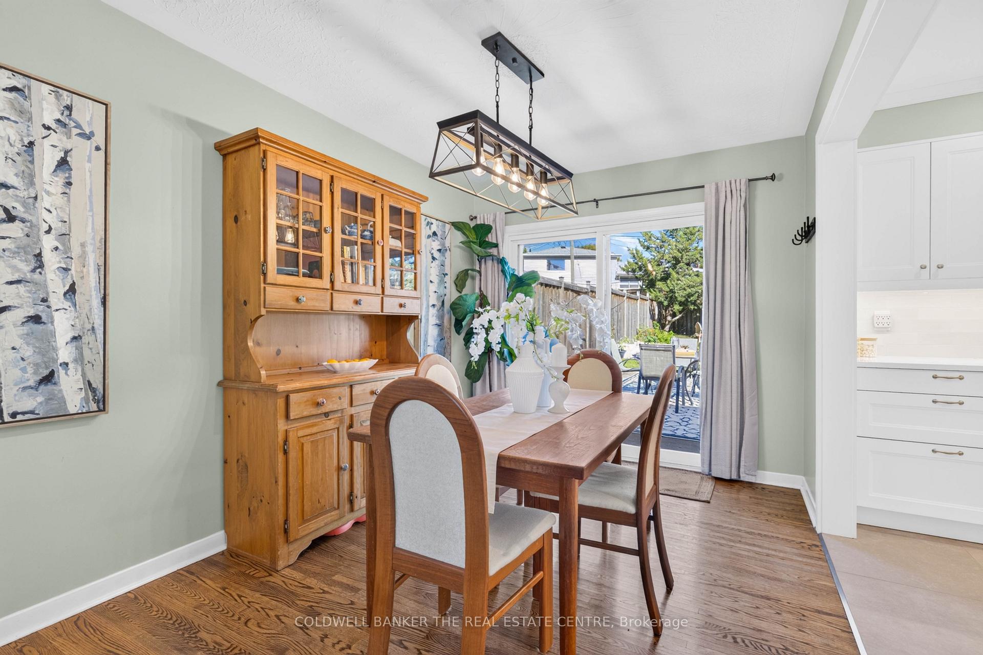 Photo 10 of 127 Roxborough Road, Newmarket, Gorham-College Manor — HOMEH