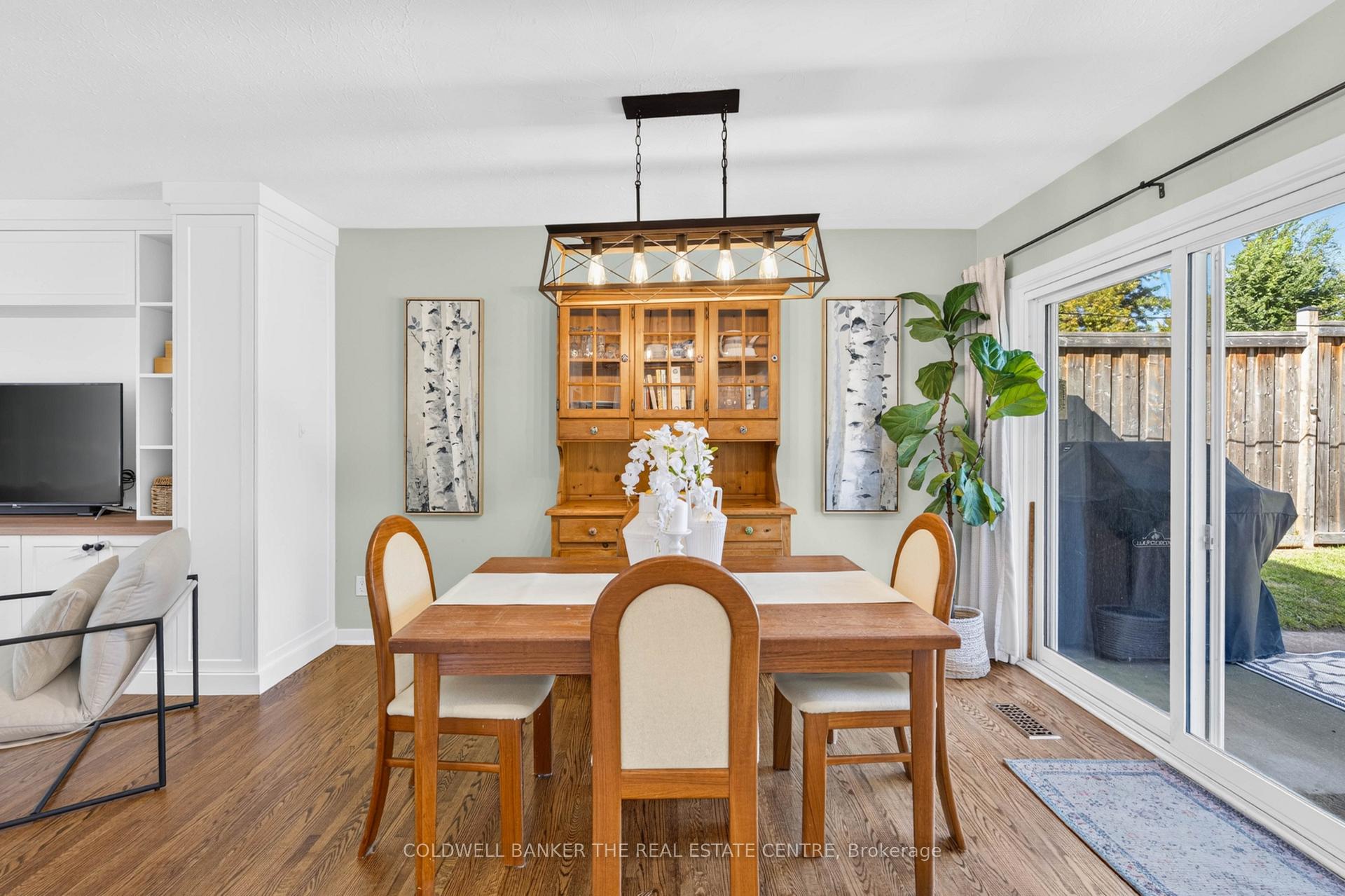 Photo 11 of 127 Roxborough Road, Newmarket, Gorham-College Manor — HOMEH