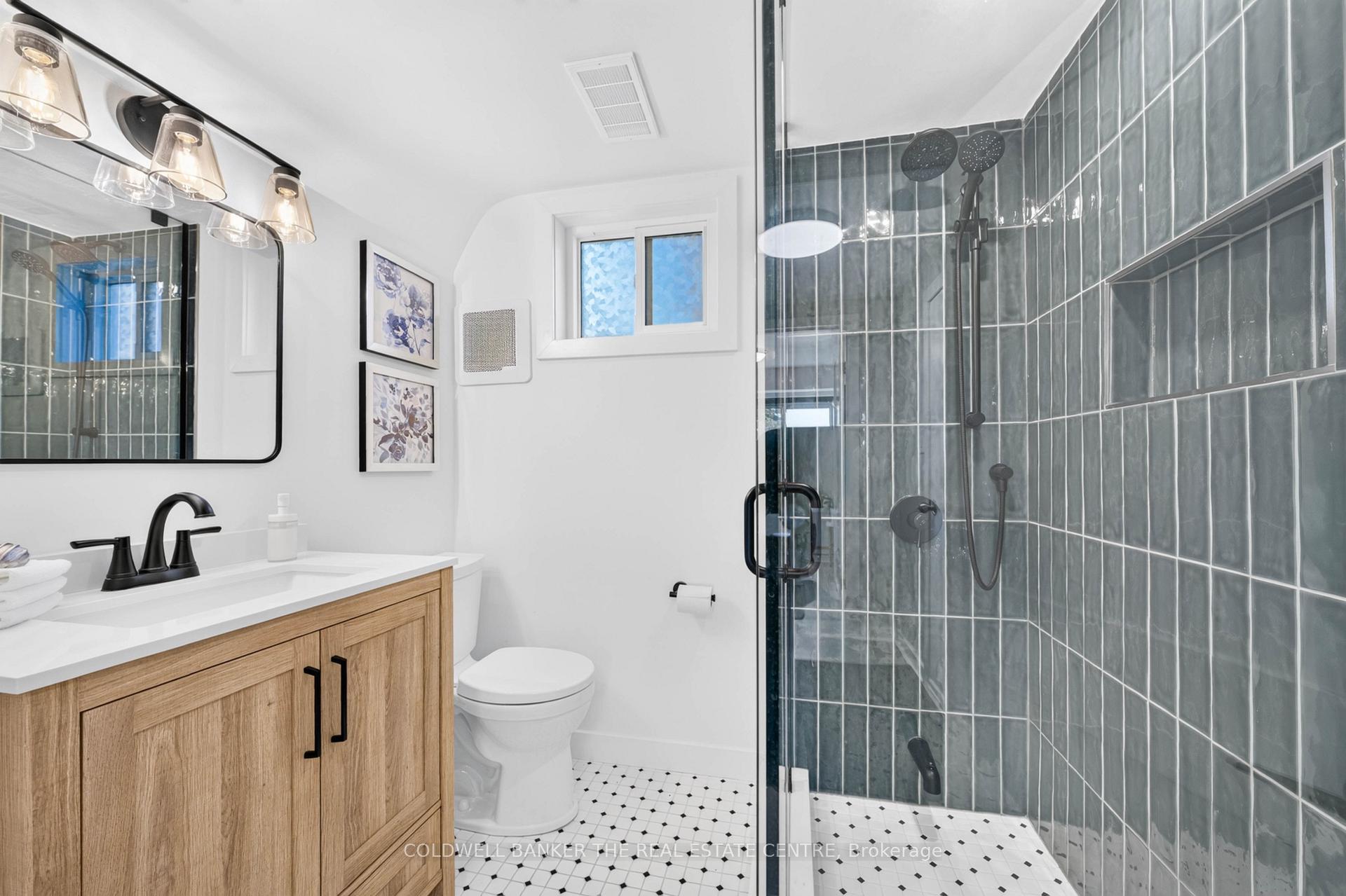 Photo 18 of 127 Roxborough Road, Newmarket, Gorham-College Manor — HOMEH