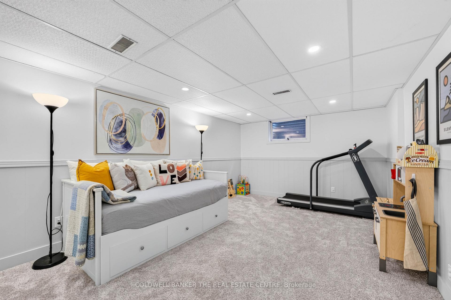 Photo 19 of 127 Roxborough Road, Newmarket, Gorham-College Manor — HOMEH