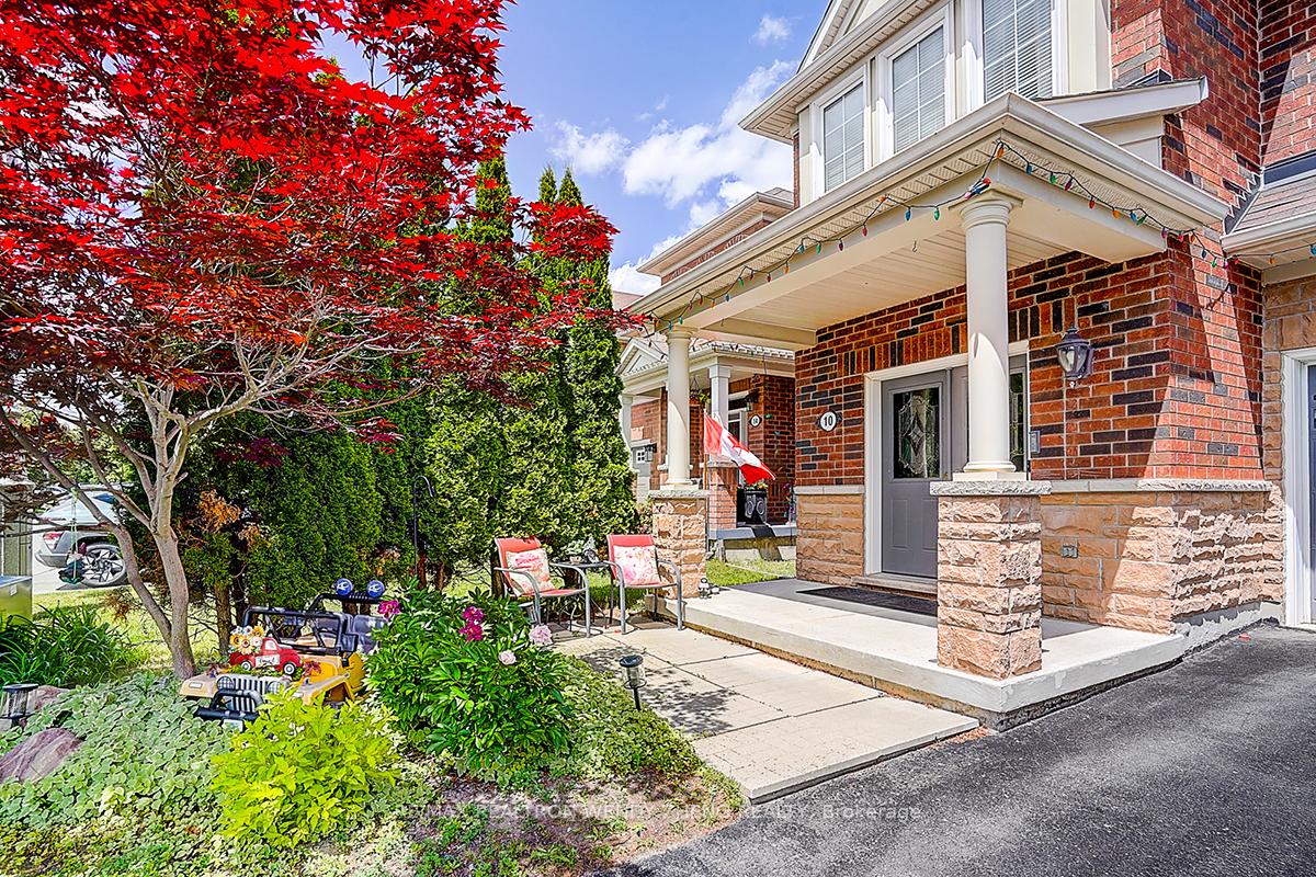 Photo 2 of 10 Collie Crescent, Whitchurch-Stouffville, Stouffville — HOMEH