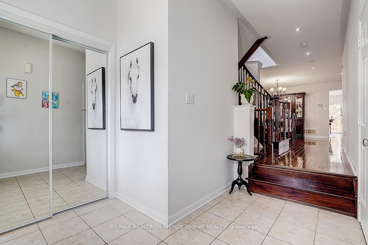 Photo 3 of 10 Collie Crescent, Whitchurch-Stouffville, Stouffville — HOMEH
