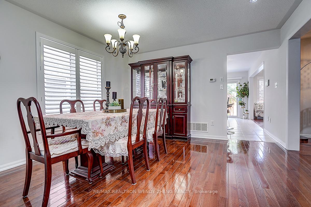 Photo 4 of 10 Collie Crescent, Whitchurch-Stouffville, Stouffville — HOMEH