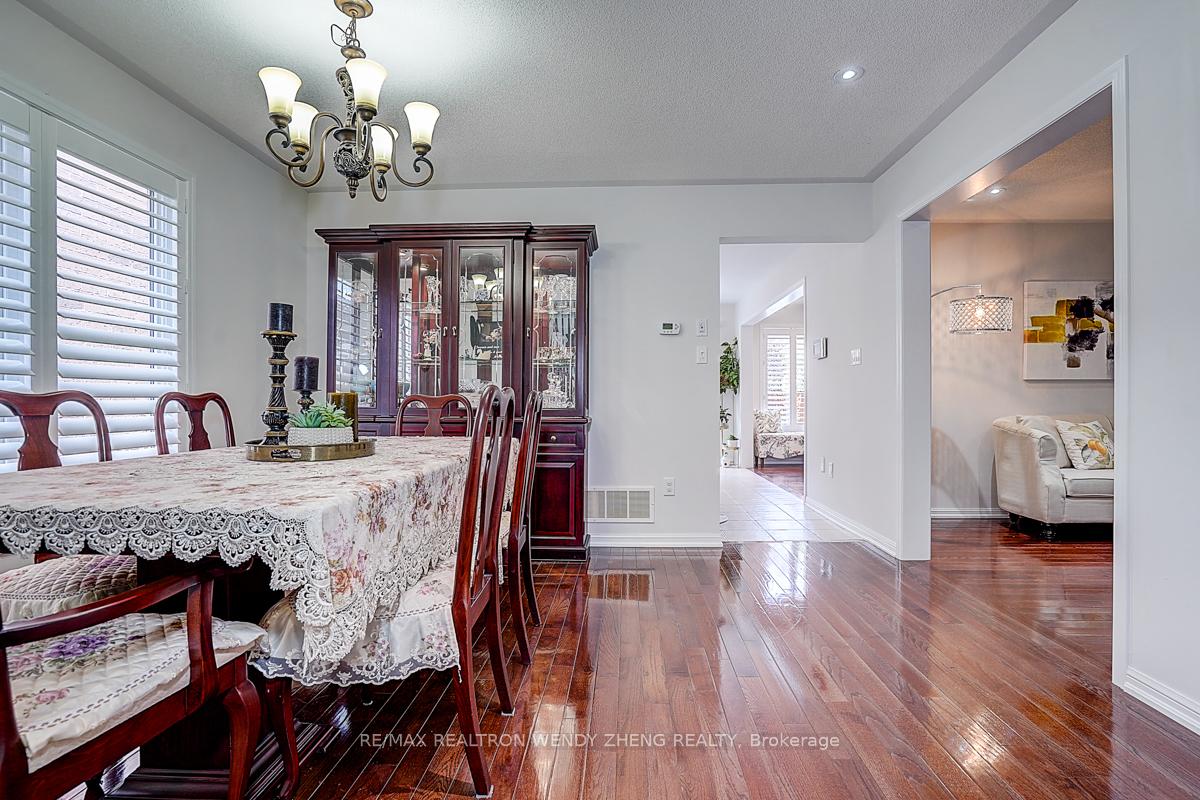 Photo 6 of 10 Collie Crescent, Whitchurch-Stouffville, Stouffville — HOMEH
