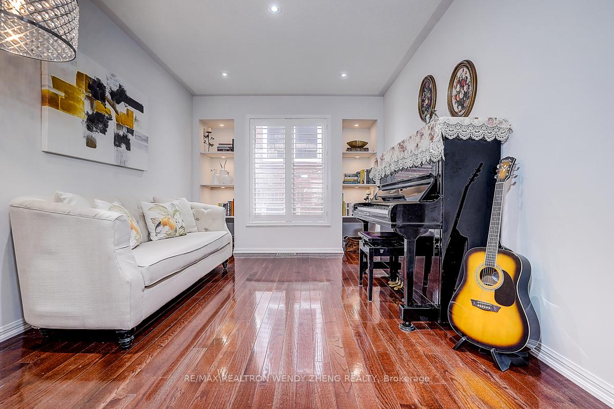 Photo 10 of 10 Collie Crescent, Whitchurch-Stouffville, Stouffville — HOMEH
