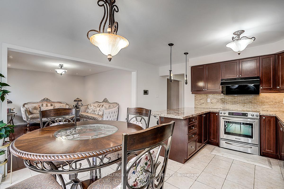 Photo 11 of 10 Collie Crescent, Whitchurch-Stouffville, Stouffville — HOMEH