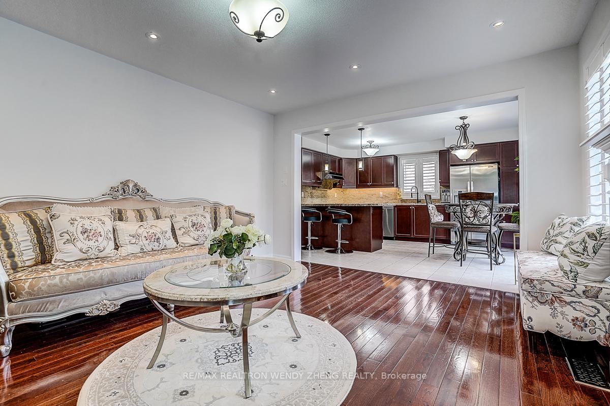 Photo 15 of 10 Collie Crescent, Whitchurch-Stouffville, Stouffville — HOMEH