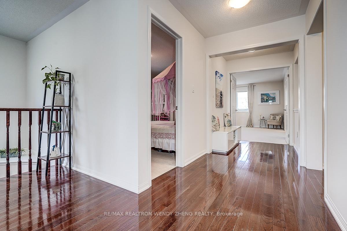 Photo 16 of 10 Collie Crescent, Whitchurch-Stouffville, Stouffville — HOMEH