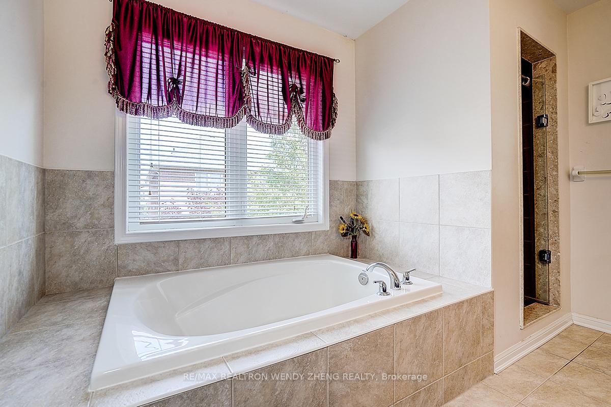 Photo 20 of 10 Collie Crescent, Whitchurch-Stouffville, Stouffville — HOMEH