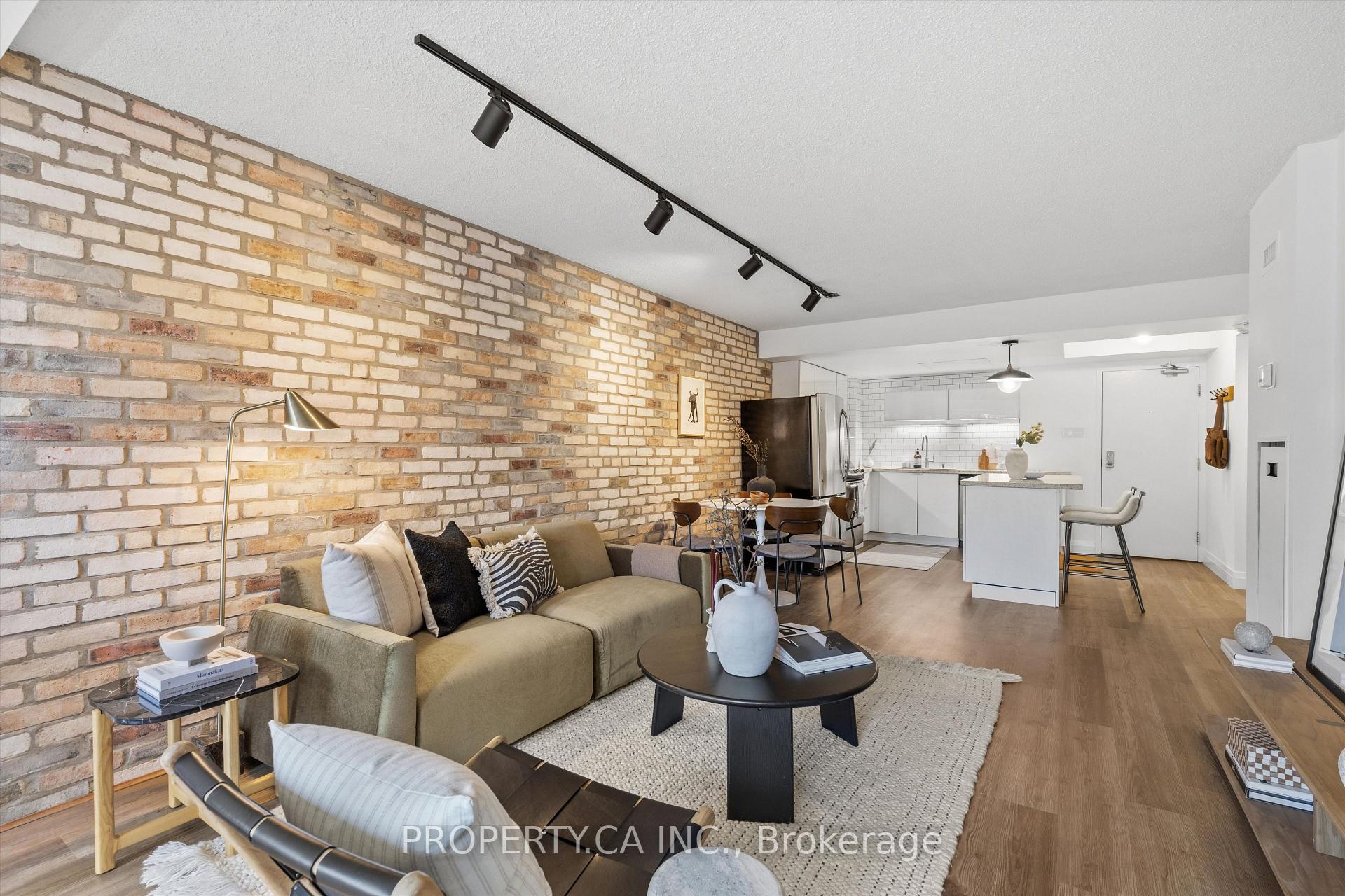 Photo of Unit 306, 456 College Street
