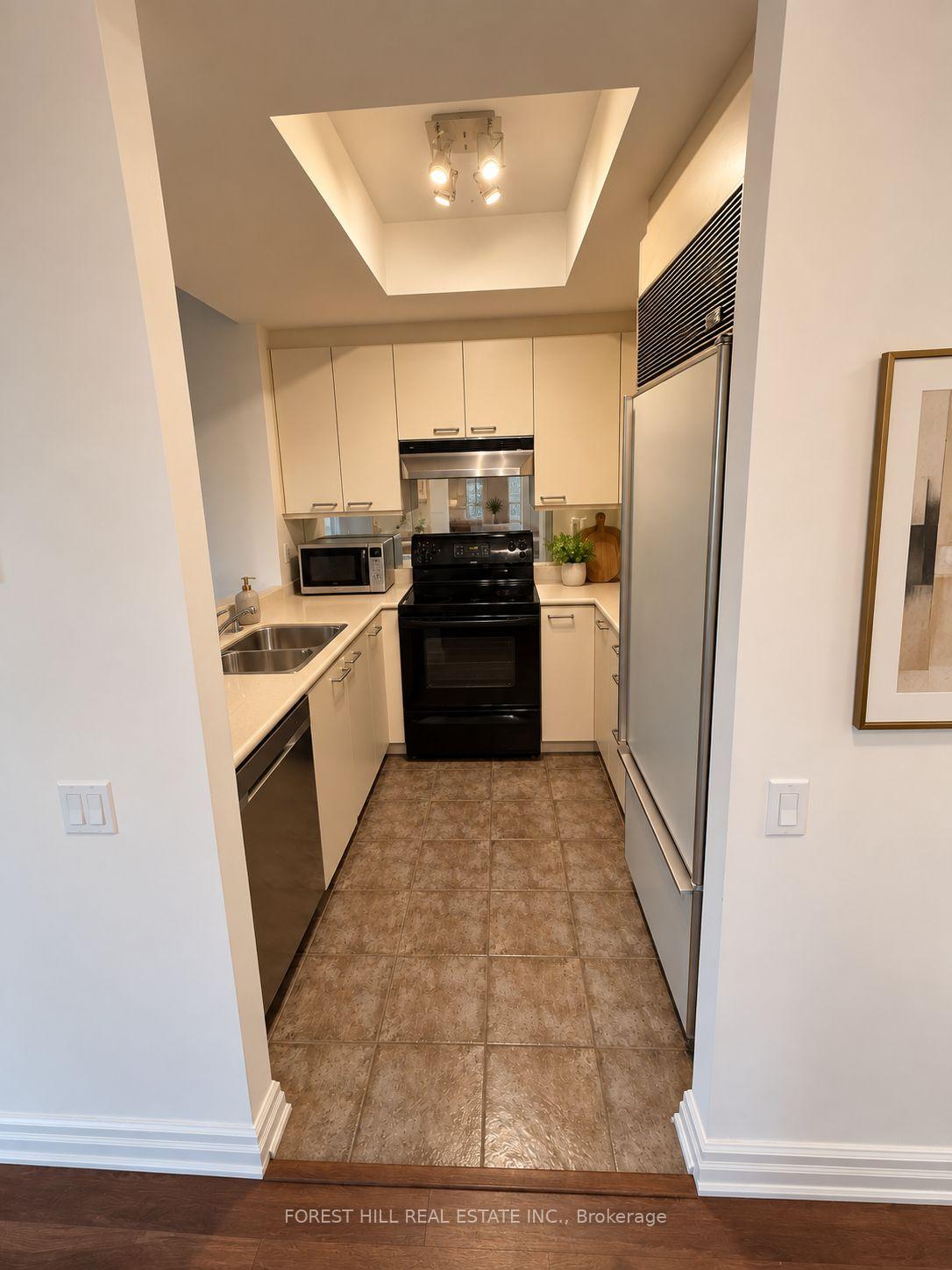 Photo 4 of Unit 802, 38 Avenue Road, Toronto, The Annex — HOMEH
