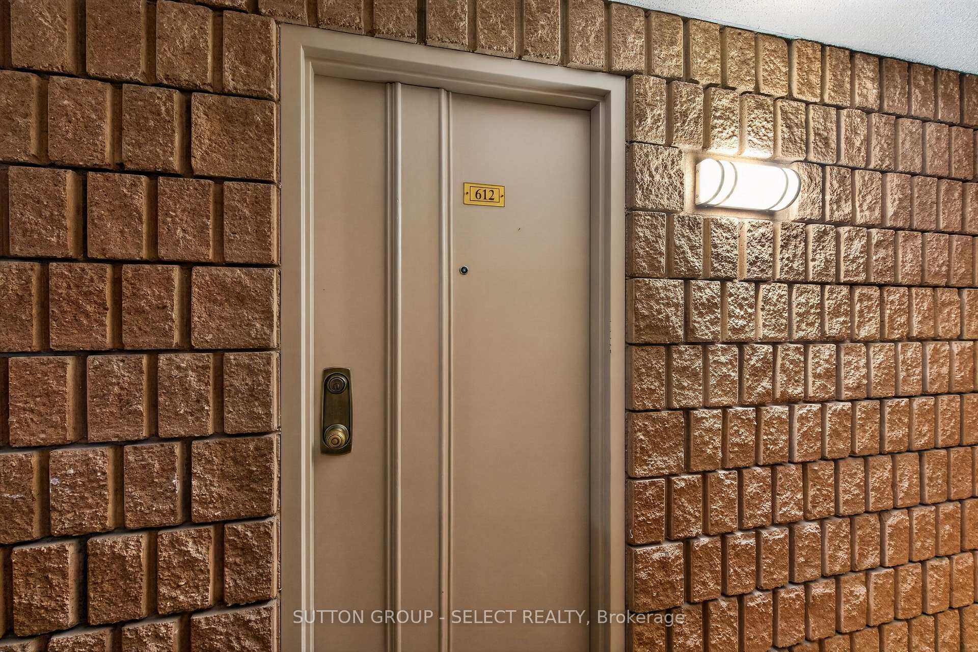 Photo 3 of Unit 612, 600 Grenfell Drive, London, North C — HOMEH