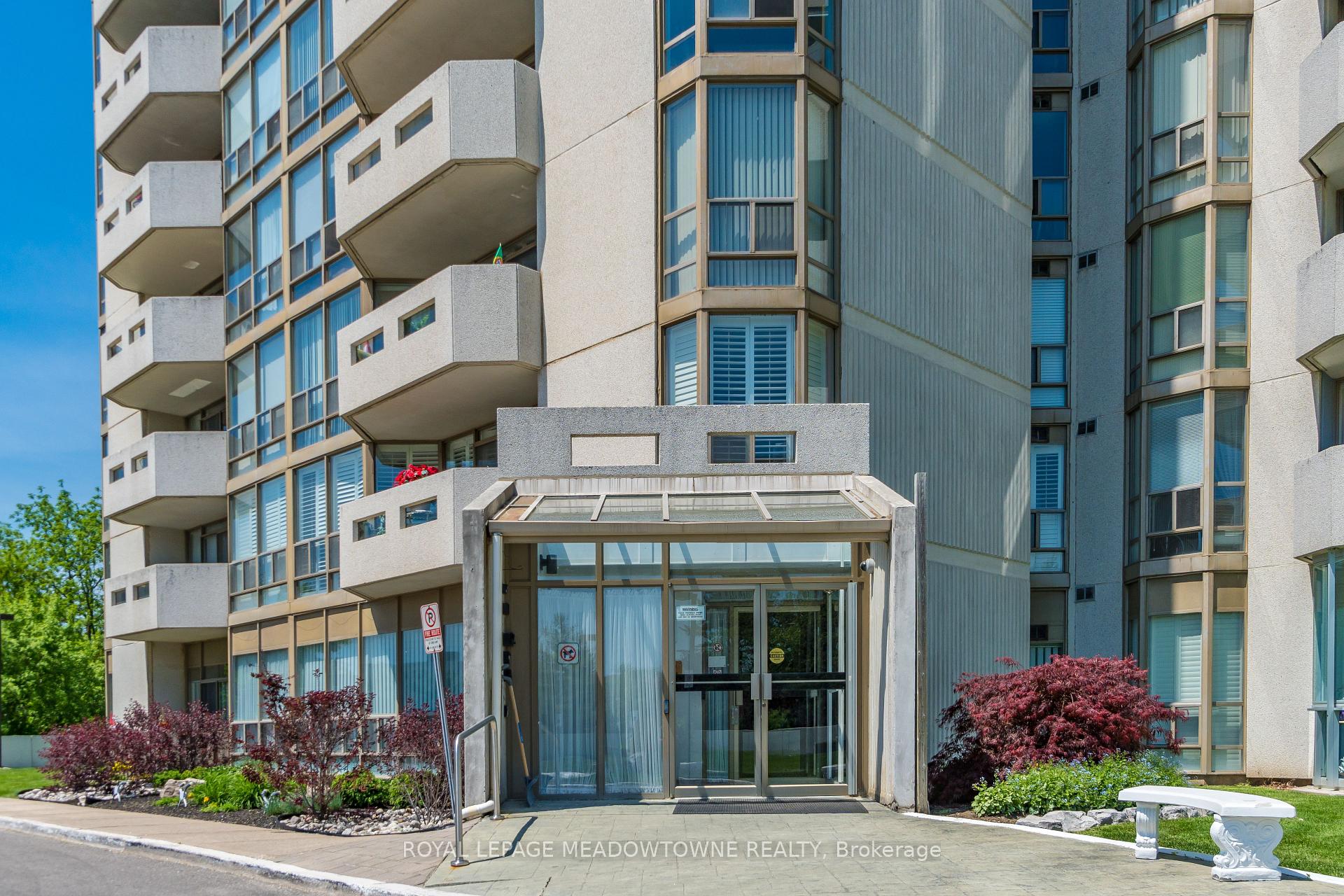 Photo 3 of Unit 702, 20 McFarlane Drive, Halton Hills, Georgetown — HOMEH