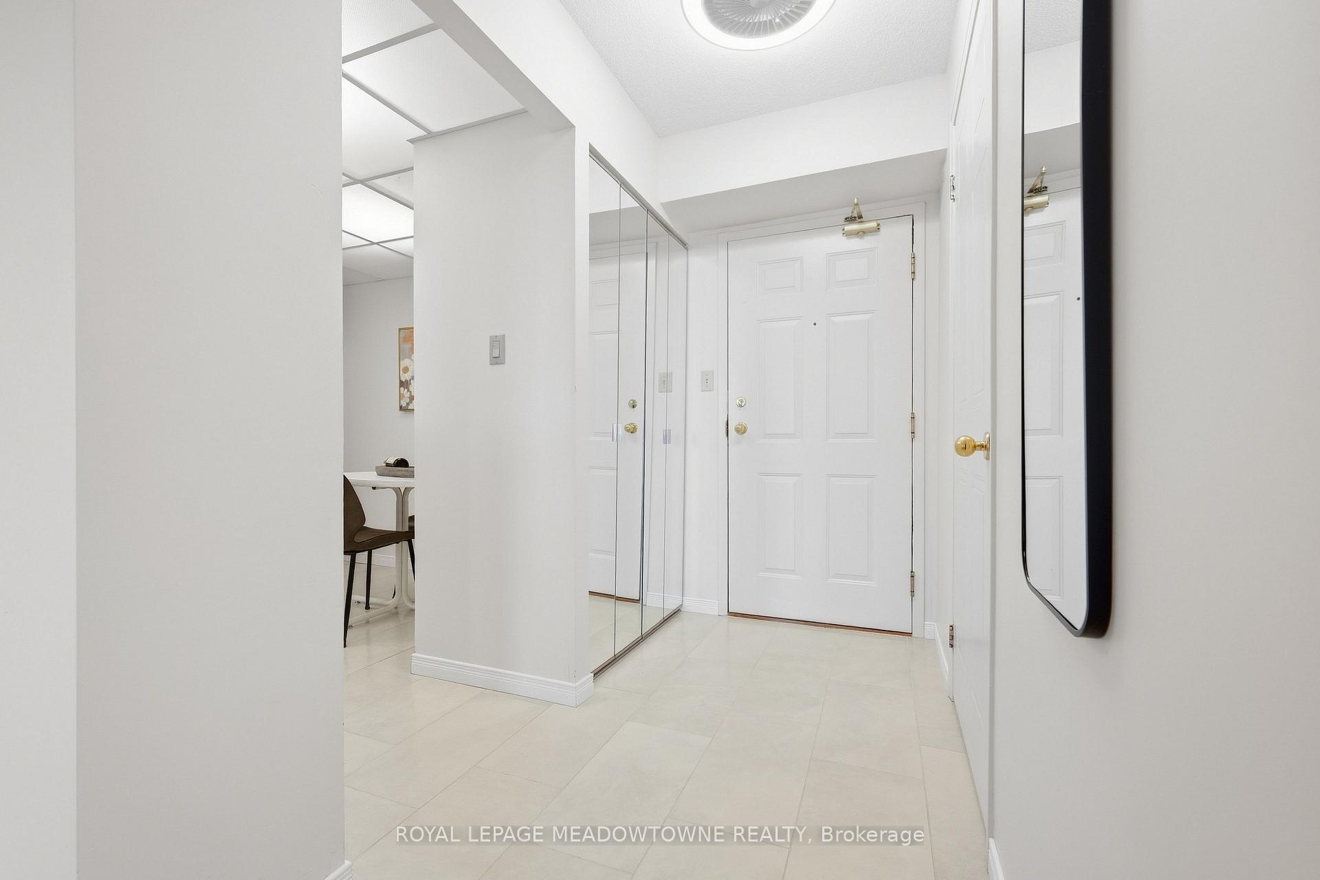Photo 4 of Unit 702, 20 McFarlane Drive, Halton Hills, Georgetown — HOMEH