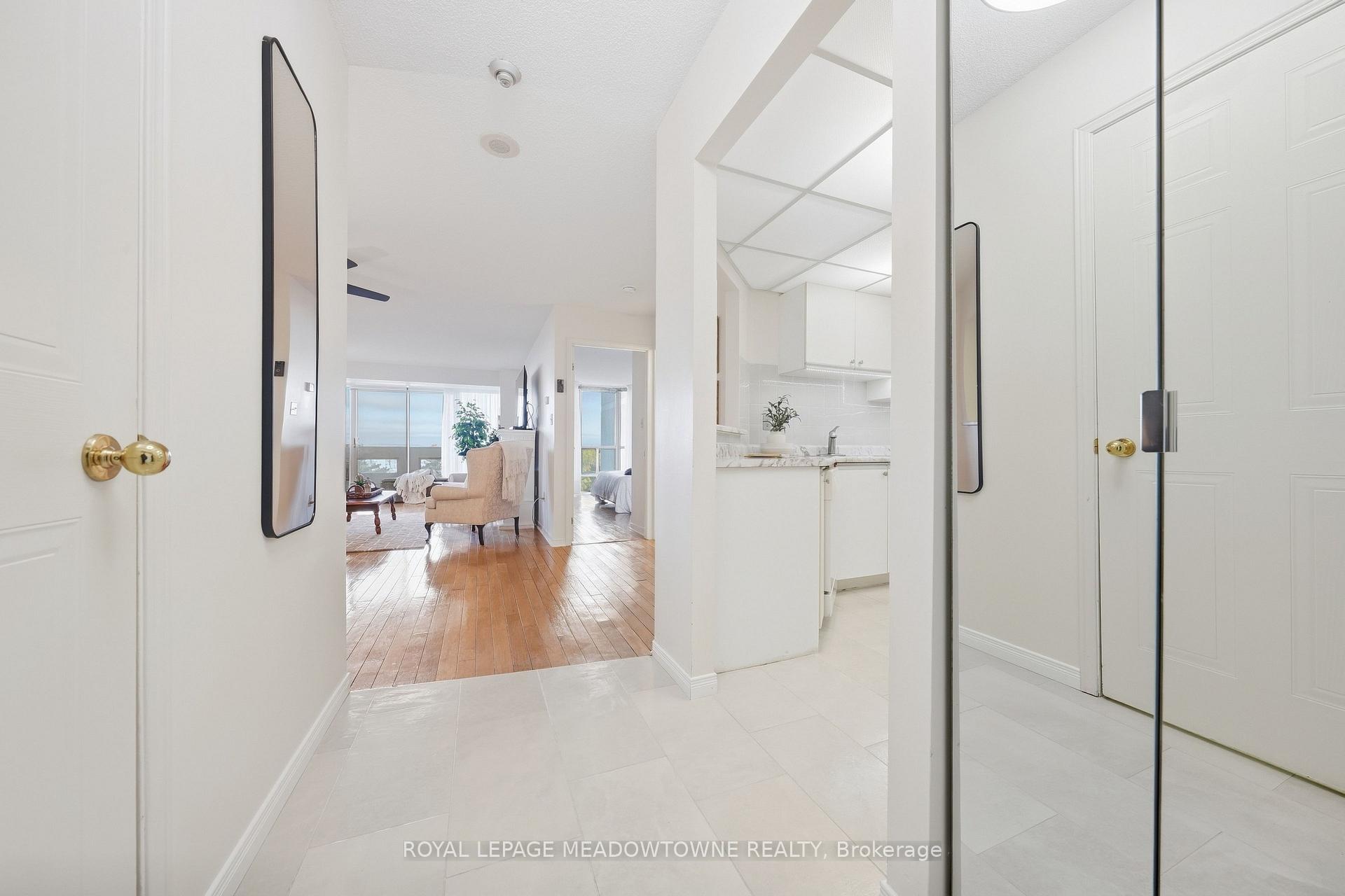 Photo 5 of Unit 702, 20 McFarlane Drive, Halton Hills, Georgetown — HOMEH