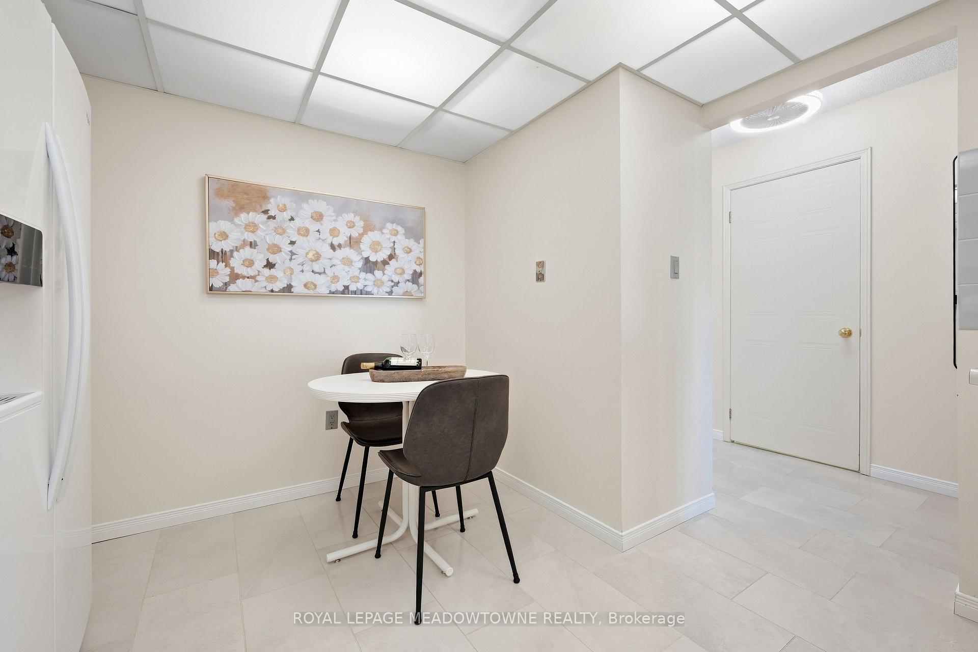Photo 17 of Unit 702, 20 McFarlane Drive, Halton Hills, Georgetown — HOMEH
