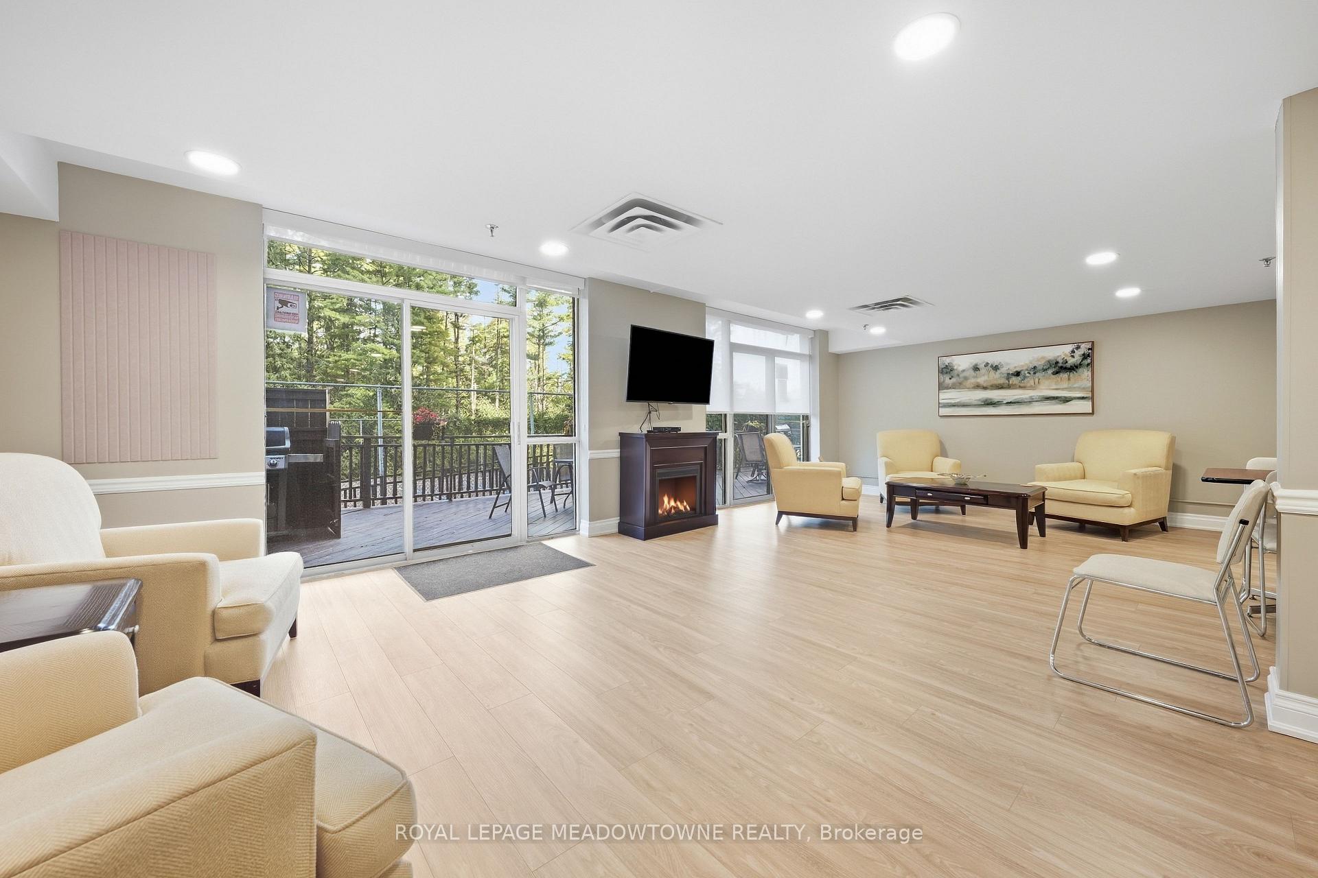 Photo 35 of Unit 702, 20 McFarlane Drive, Halton Hills, Georgetown — HOMEH