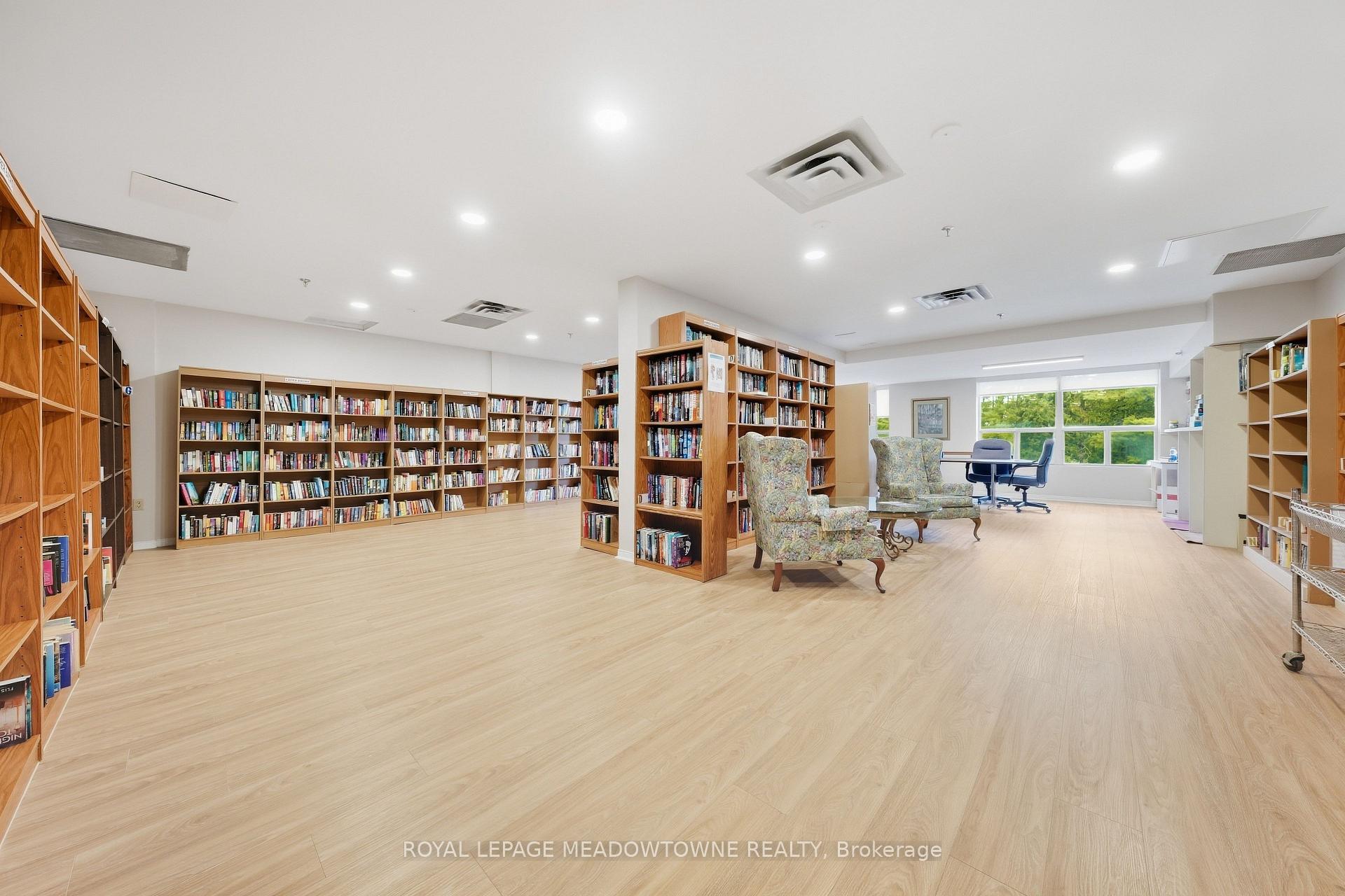 Photo 39 of Unit 702, 20 McFarlane Drive, Halton Hills, Georgetown — HOMEH