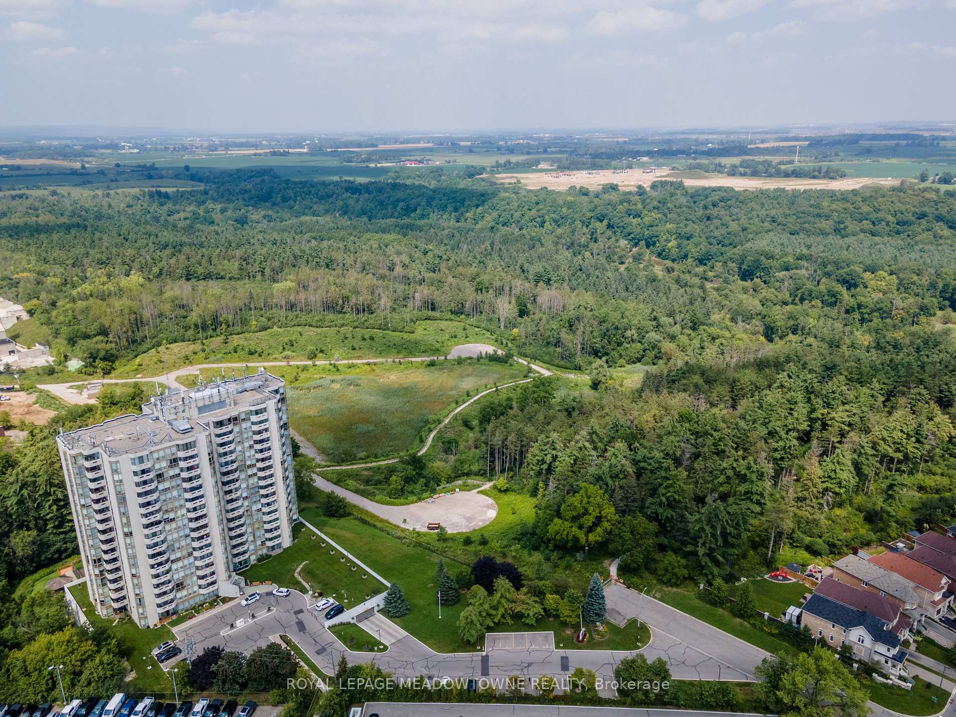 Photo 50 of Unit 702, 20 McFarlane Drive, Halton Hills, Georgetown — HOMEH