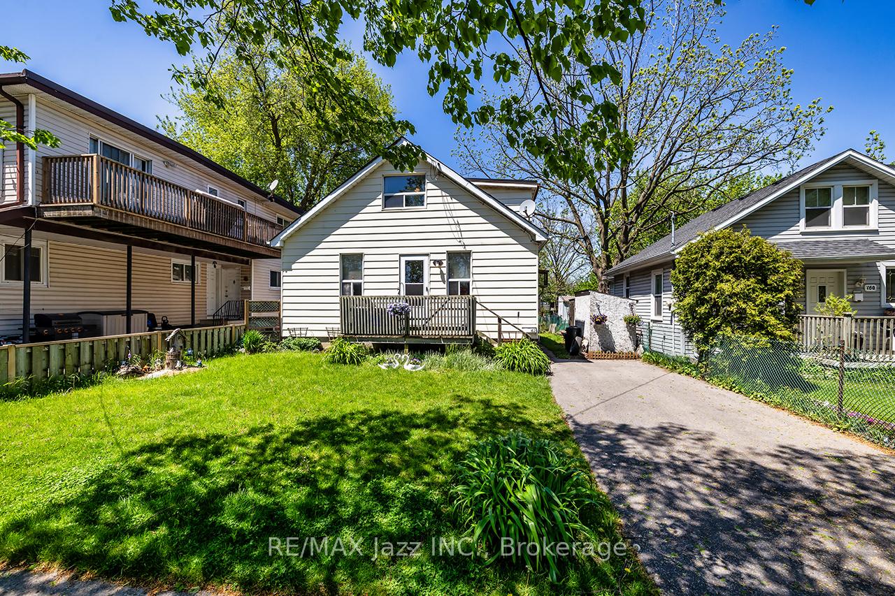 Photo of 162 College Avenue