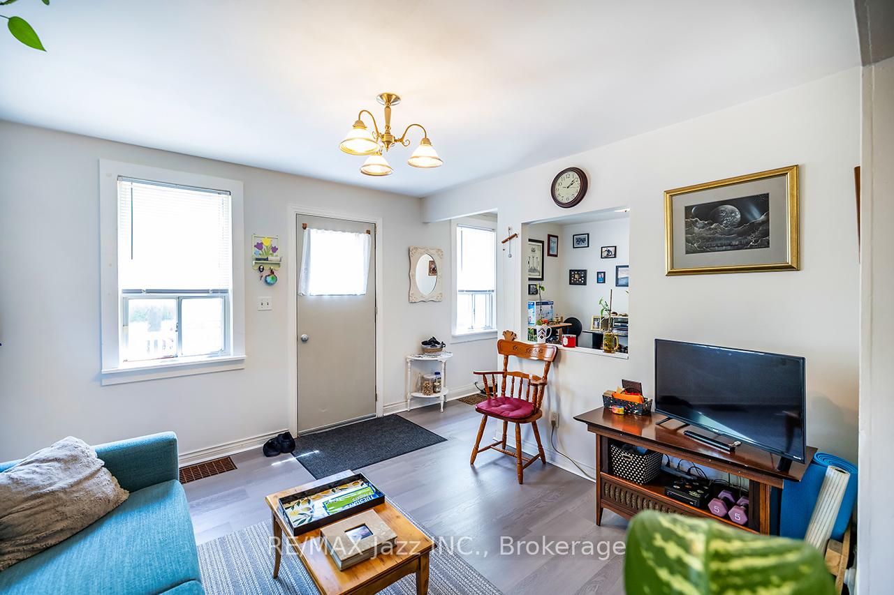 Photo 3 of 162 College Avenue, Oshawa, Vanier — HOMEH