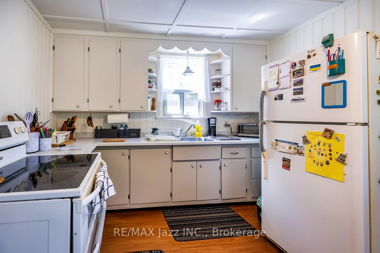 Photo 16 of 162 College Avenue, Oshawa, Vanier — HOMEH