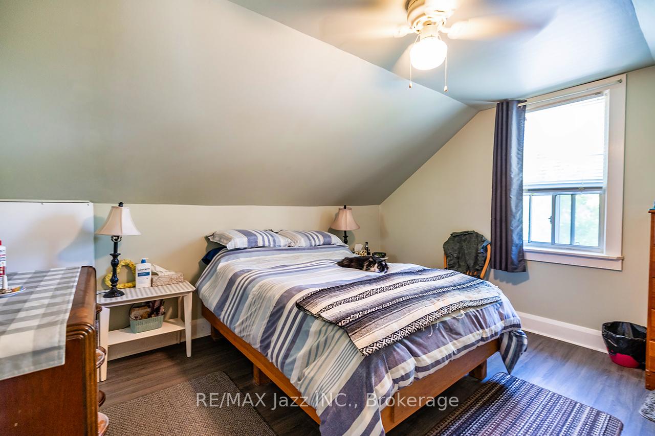 Photo 18 of 162 College Avenue, Oshawa, Vanier — HOMEH