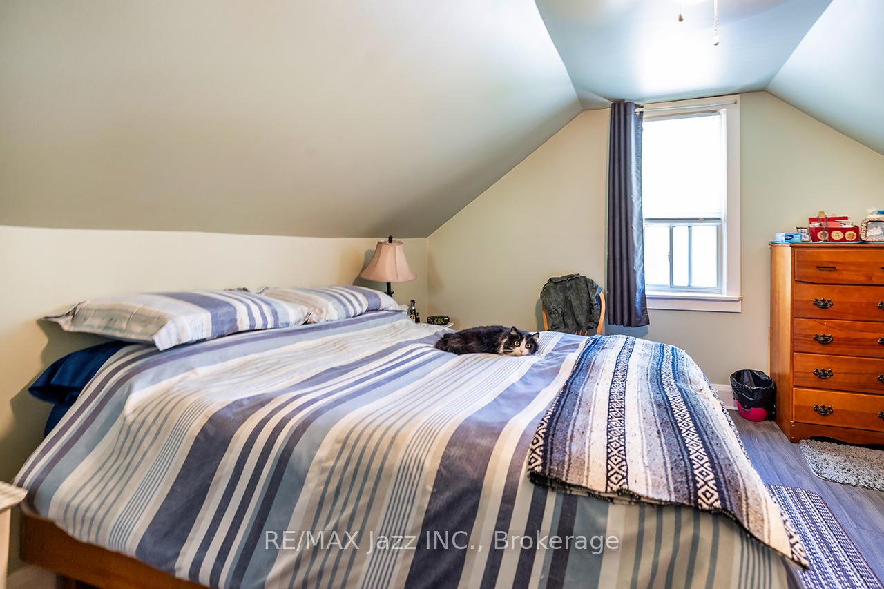Photo 19 of 162 College Avenue, Oshawa, Vanier — HOMEH